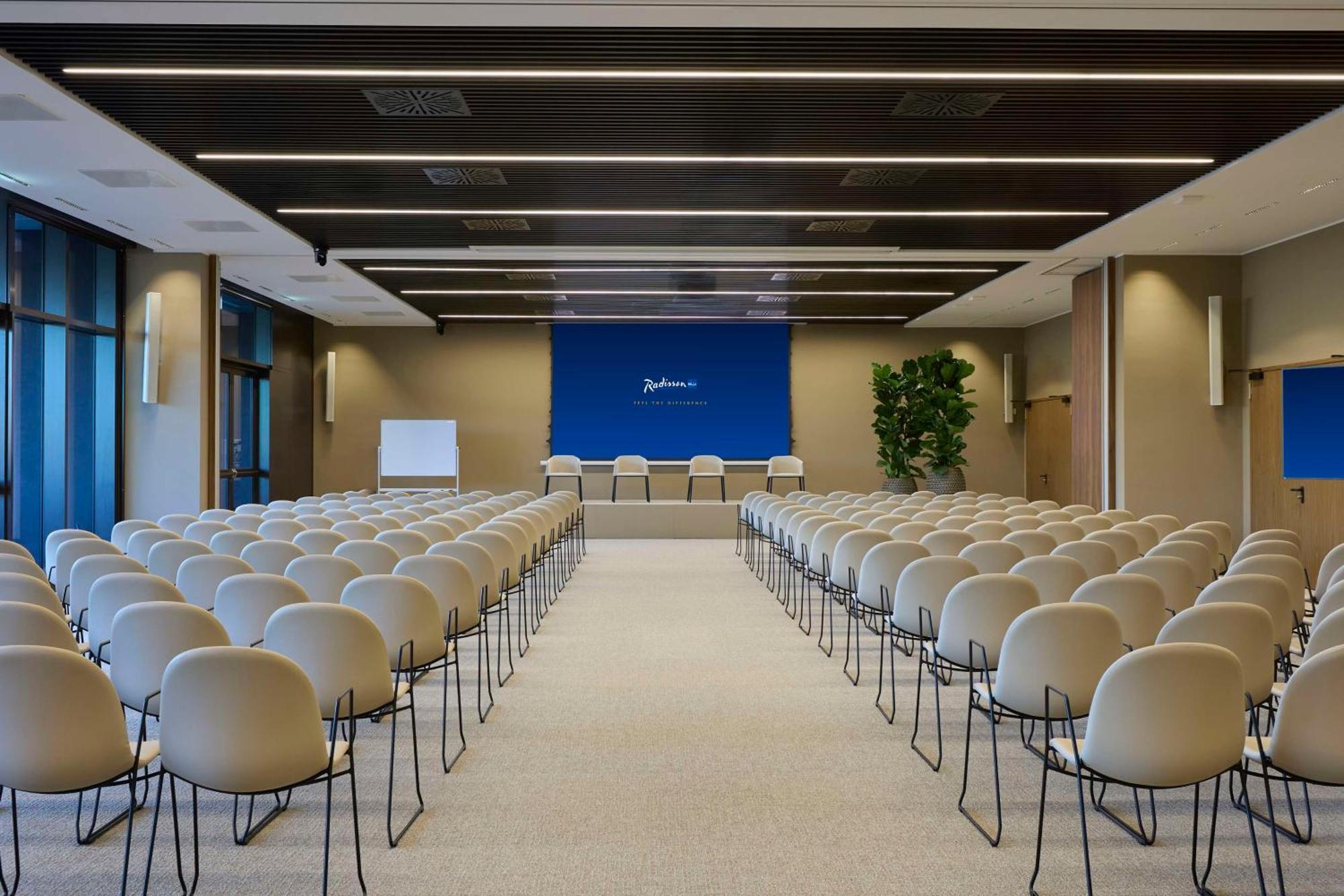 Radisson Blu Hotel, Choruslife 4*